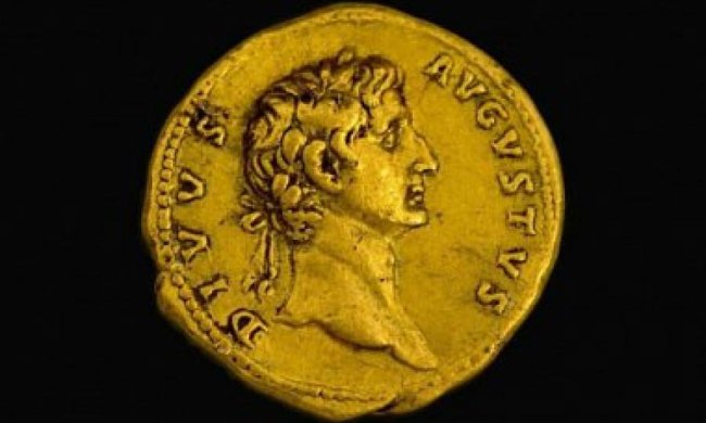 Туристка нашла монету времен Древнего Рима