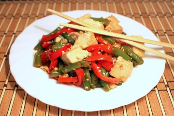 Идеальная закуска: рецепт жареного тофу с овощами