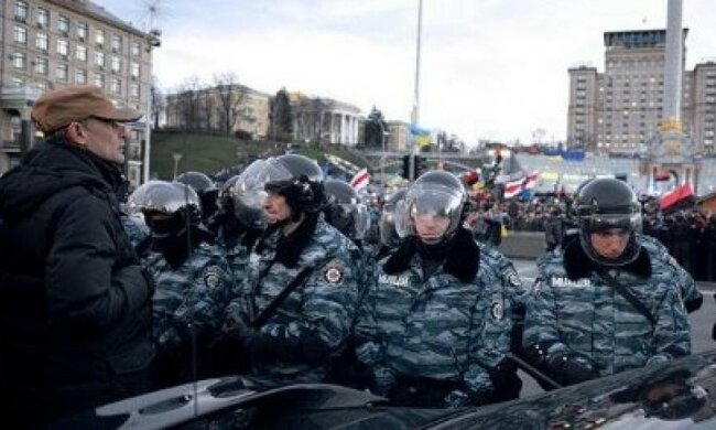 Оружие "черной роты" Беркута найдено на дне озера