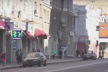 Харків'яни масово наплювали на карантин і вийшли на вулиці "голяка"