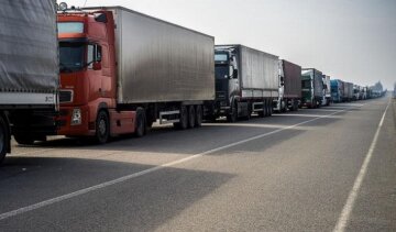 Кабмін обмежив торгівлю із Кримом