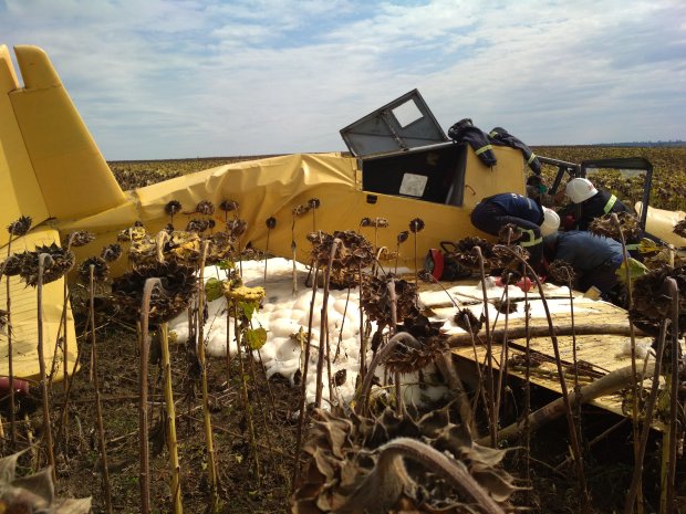 Трагедія під Полтавою: літак з українцями розбився серед пшеничного поля, є жертви