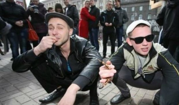 В Киеве гопники избивают горожан на улицах ради развлечения