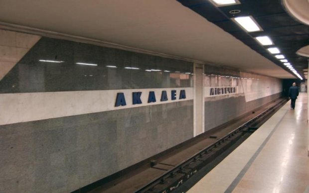 Самоубийство в киевском метро: подробности трагедии