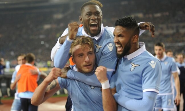 Лацио проиграл Роме, но вышел в финал Кубка Италии