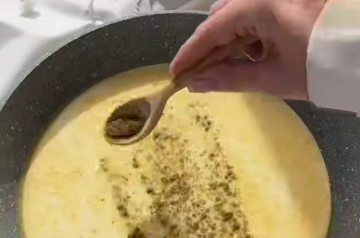 Курица в сливочном соусе, кадр из видео