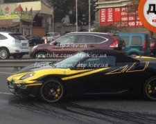 ДТП с шиком: в Киеве столкнулись Ferrari и Lexus (фото) 