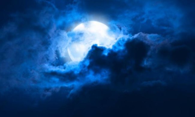 Астрономы обнаружили на Луне каменные дожди