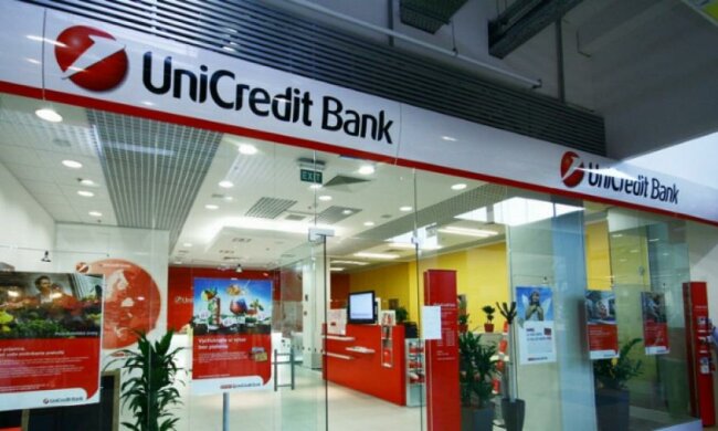 СБУ обшукує UniCredit банк  в Києві