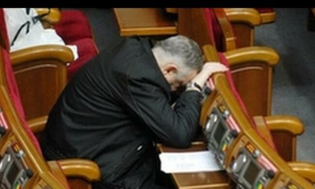 Гройсман пропонує зменшити кількість депутатів до 100