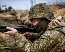Снайпер ВСУ снял боевика "ДНР": видео 18+