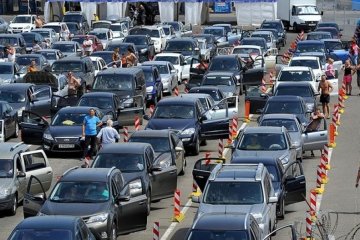 600 автомобилей застряли на Керченской переправе
