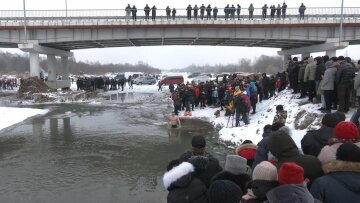 Франківчани спробували встановити рекорд зі штовхання гирі, фото: Суспільне