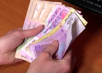 Выплаты, деньги. Фото: скрин youtube