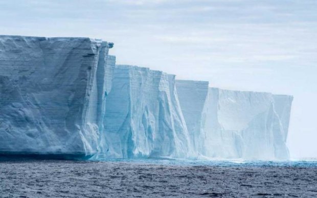 Гігантський айсберг відправився на пошуки свого Титаніка