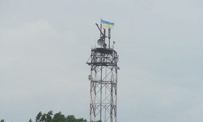 Фото дня: під носом у терористів у Попасній встановили прапор України