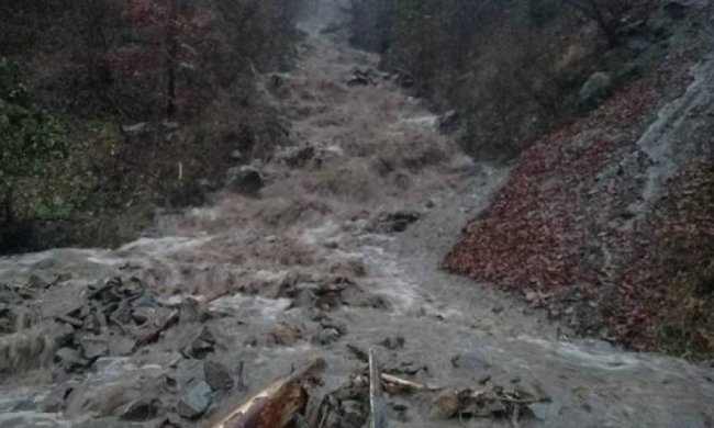 Небезпечна стихія: сьогодні паводкова хвиля досягне Чопа