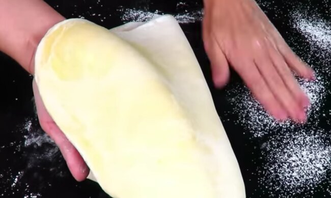 Листкове тісто, кадр з відео