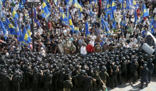 ОБСЕ осуждает столкновения возле Рады