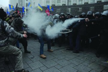 Гройсман, зупинись: сотні українців штурмують Кабмін