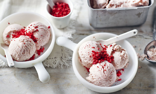 Полунично-бананове морозиво: рецепт без цукру