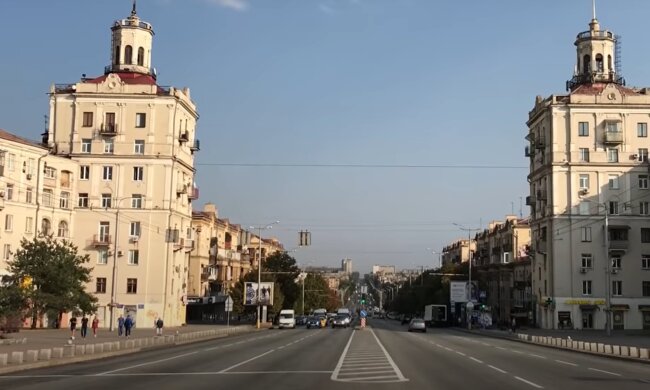 У Запоріжжі діти з'їхали з глузду на карантині і окупували недобудову - з висоти летить каміння і матюки