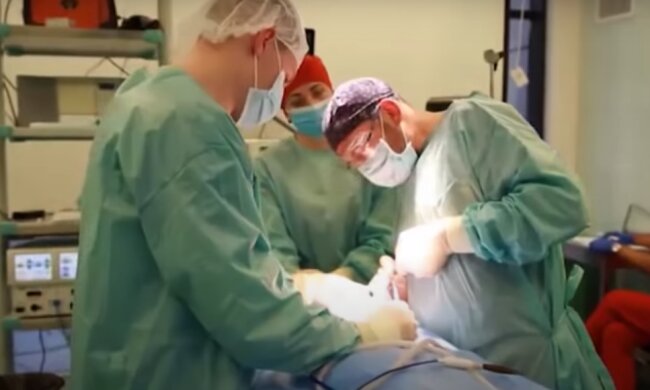 Львовские хирурги "подарили" пенсионерке новое сердце, уникальная операция произвела фурор - впервые в Украине