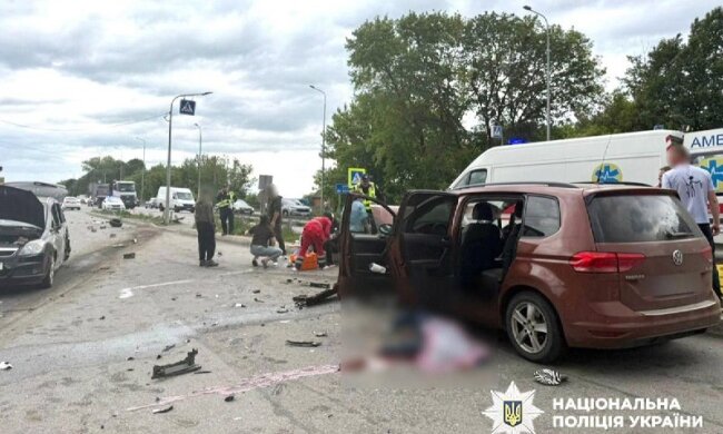 Смертельное ДТП в Хмельницкой области: грузовик протаранил кафе