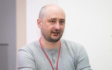 Підозрілий автомобіль та молодики: сусіди розповіли про останні дні життя Бабченка