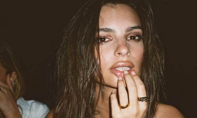 Безсоромна Ратаковскі не змогла прикрити величезні диньки: фото 18+