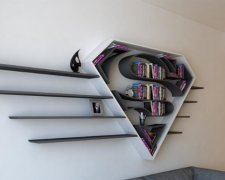 Дизайнер создал супергеройские книжные полки