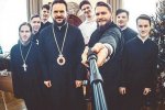 Депутати в РФ зобов'язані мати палиці для селфі