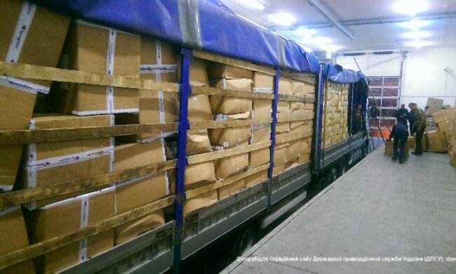 На Волині виявили контрабанду одягу з Лондона на півмільйона гривень (фото)