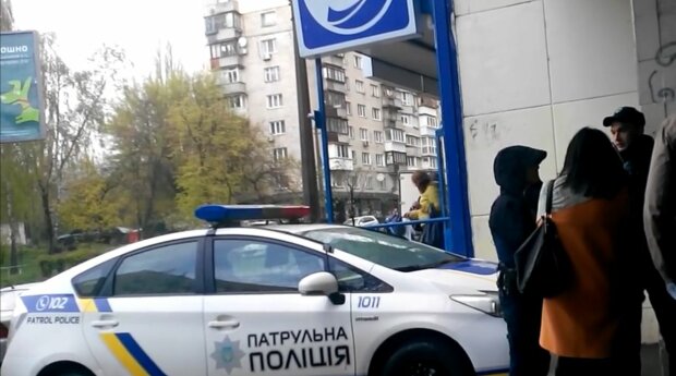 В Киеве школьница выпала из окна, чуда не произошло - спасать было уже некого