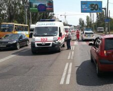 Намотала на колеса: в Одесі подружка Зайцевої протаранила натовп мітингувальників