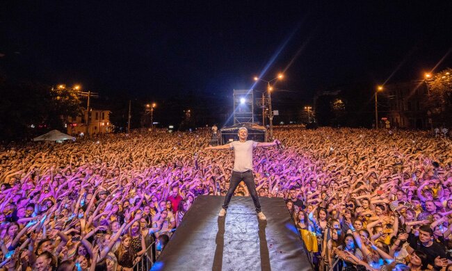 "Океану Эльзы" Вакарчука 25: сеть разрывает от поздравлений, украинцам показали, как за эти годы менялась легендарная группа