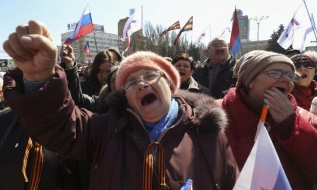 Кримські ватники завалили Путіна проханнями