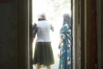 Врывались в дом, ломали мебель, предлагали наркотики — украинские школьники устроили бесчинства над пенсионеркой