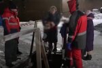 Хлопчика змусили скупатися у крижаній ополонці при -26: дитина виривалася і плакала, але мама була невблаганною