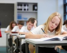 Бои без правил на Херсонщине: что известно о школьницах