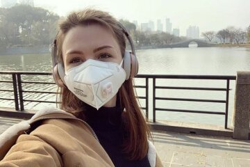 Без помощи Зеленского и Шахтера - "украинка с собачкой" из Уханя вернулась на Родину