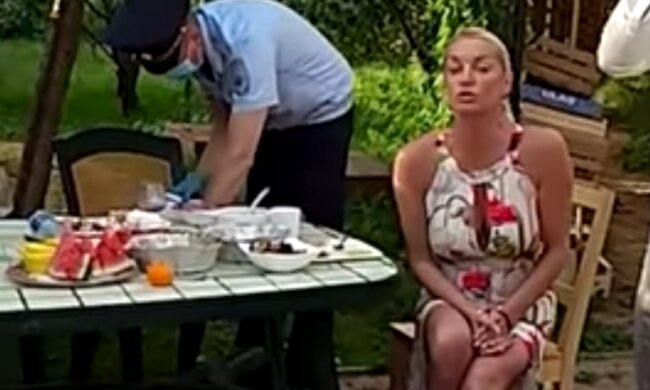 "Вы кто вообще? Да вы чмо последнее! Г*вно!", - Волочкову оштрафовали за посещение монастыря