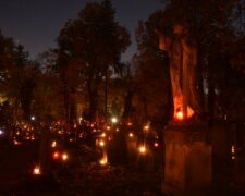 Личаківський цвинтар у Львові засяяв тисячами лампадок: любимо і пам'ятаємо