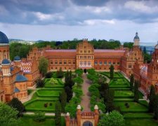 Чим ми гірші: український Версаль показали з висоти пташиного польоту