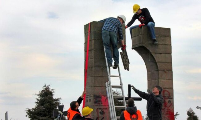 Їм начхати: Розенко розповів про ще одну підлість поляків