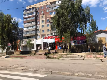У Дніпрі підлітків рятують від поганої компанії - проміняли батьків на безхатьків