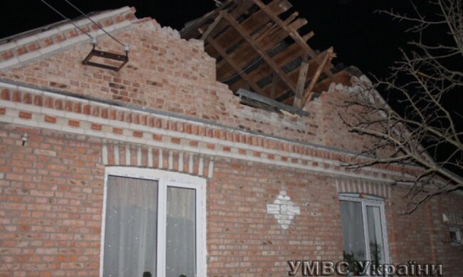 На Волині  літак упав на  будинок 