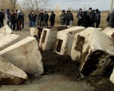Активісти повірили владі і розблокували дорогу