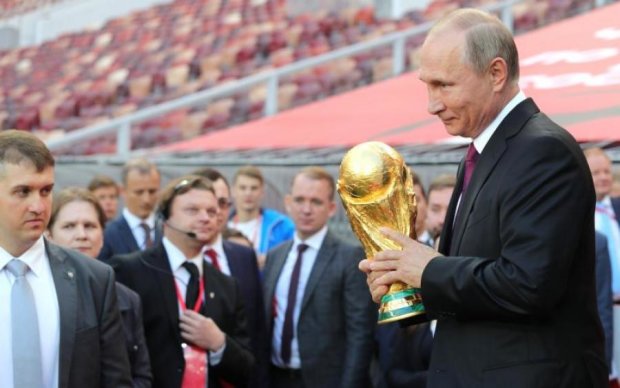 Чемпіонат світу з футболу: заборонені ілюстрації українця про злочини Росії