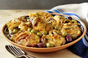 Пікантний рецепт тушкованої курки з фенхелем і оливками